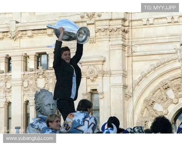 伊克尔·卡西利亚斯:传奇守门员的职业生涯与足球精神解析 伊克尔·卡西利亚斯:传奇守门员的职业生涯与足球精神解析