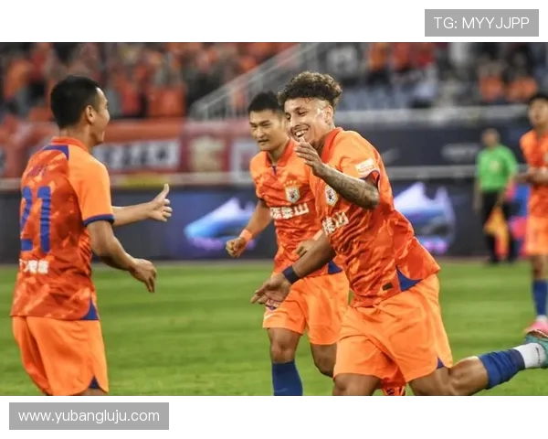 山东泰山主场迎战长春亚泰巅峰对决揭幕中超新一轮焦点之战