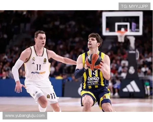 紧张对决：赛事比分悬殊背后的精彩瞬间与战术解析